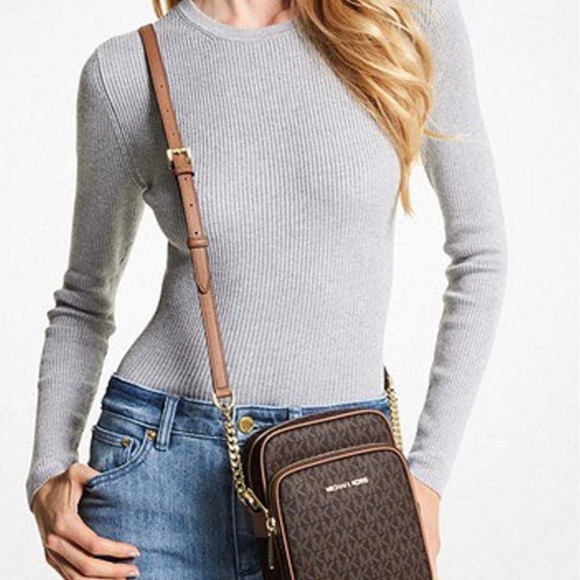 MICHAEL KORS
Jet Set Travel Medium Logo Crossbody Flight Bag
Style # 35F1GTVC2B - Picture 5 of 16